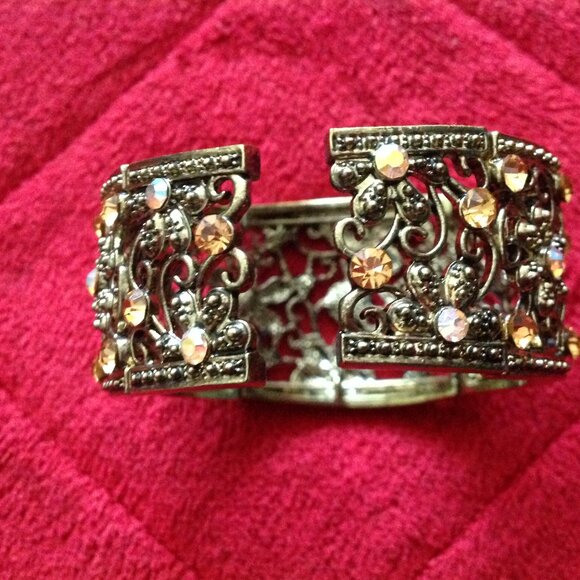 Retro Rhinestone Sectioned Cuff Bracelet - Picture 5 of 5